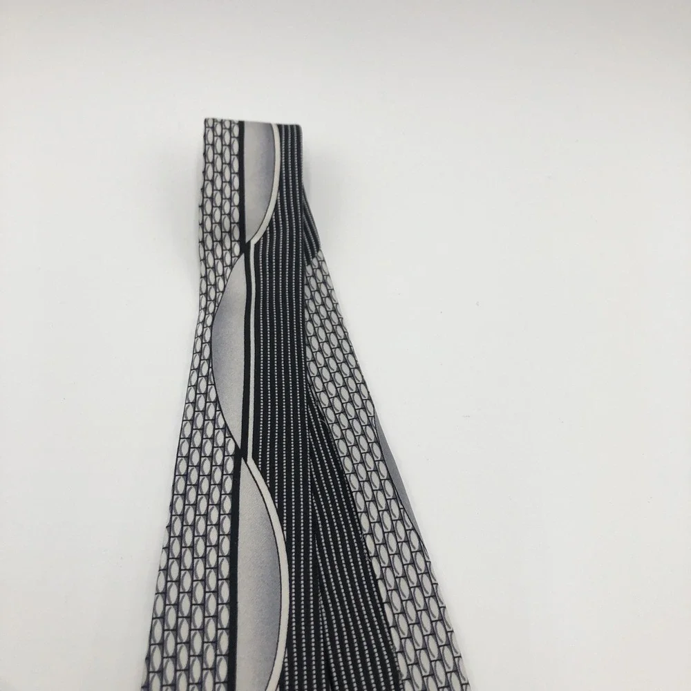 Mens 100% Silk Tie Handmade Korea Gray Silver Black‎ Dry Clean Only Wavy Pattern